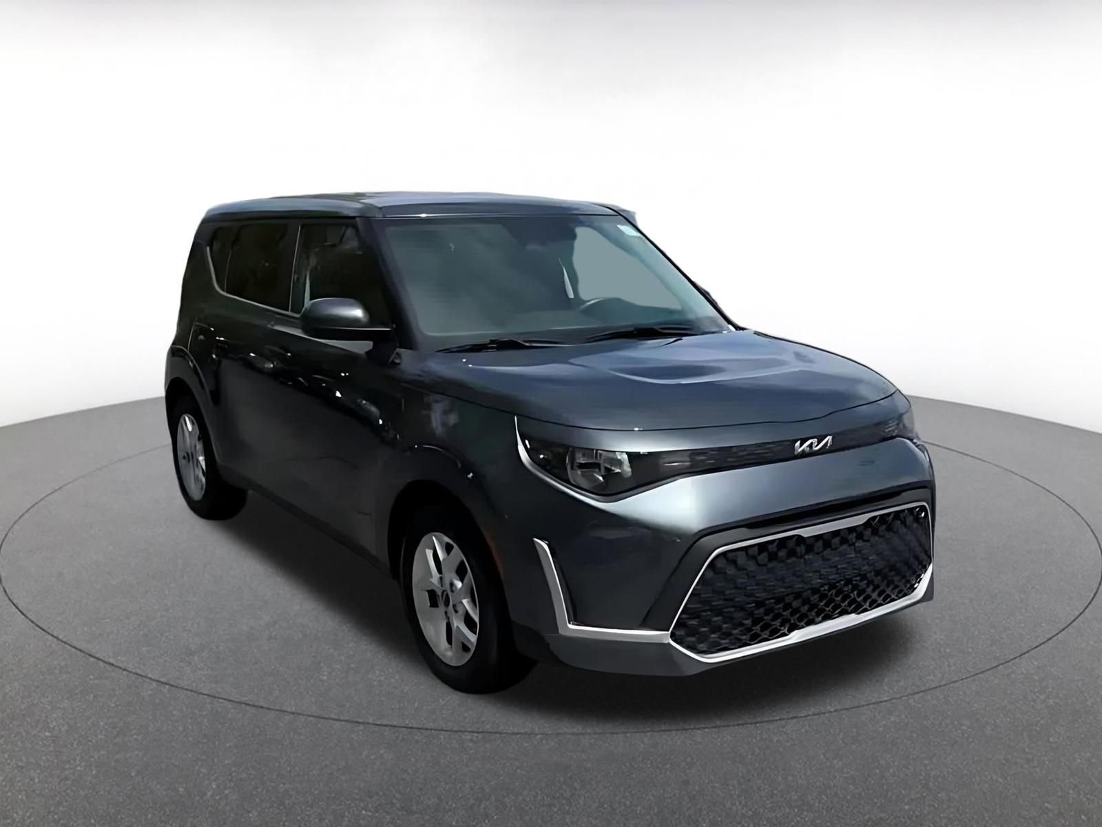 Used 2025 Kia Soul LX w/ LX Technology Package image 3