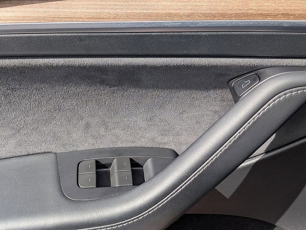 Used 2024 Tesla Model Y Long Range AWD/4WD image 27