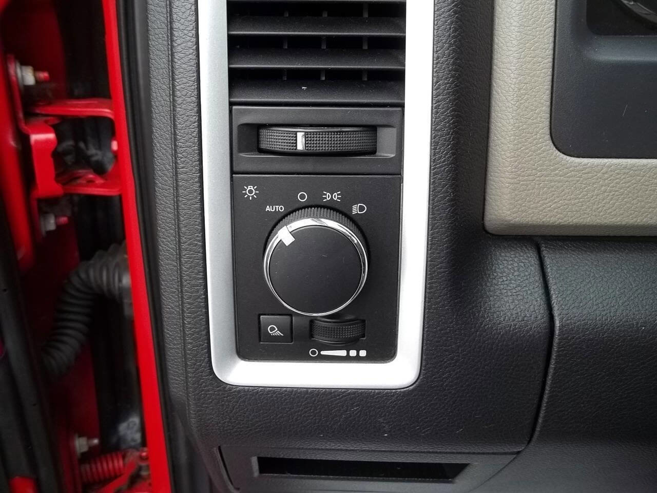 Used 2010 Dodge Ram 1500 Truck SLT image 19