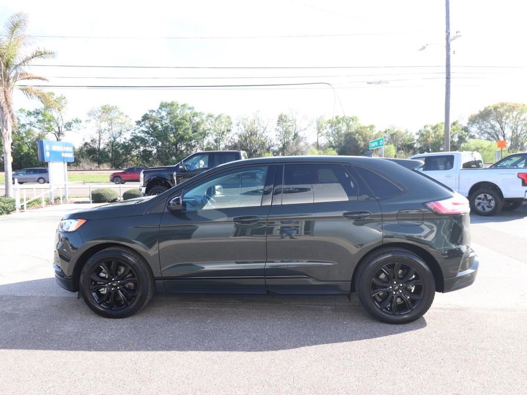 Certified 2024 Ford Edge SE w/ Black Appearance Package image 5