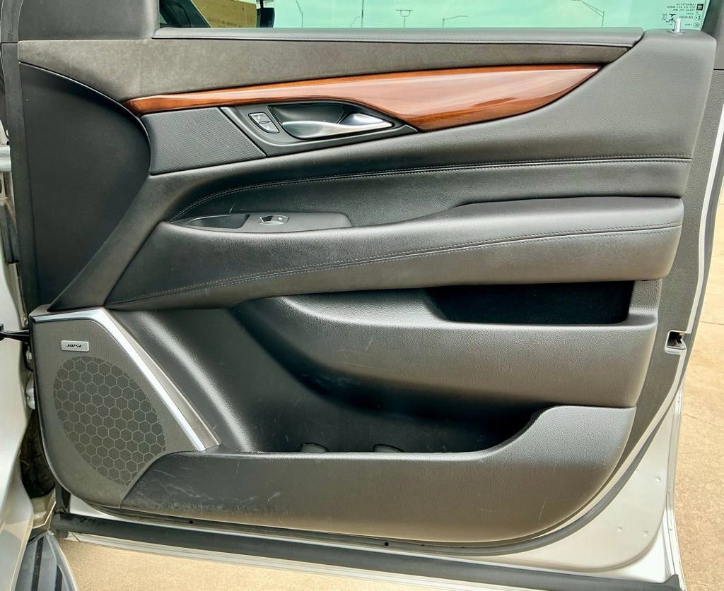 Used 2019 Cadillac Escalade Luxury AWD/4WD image 22