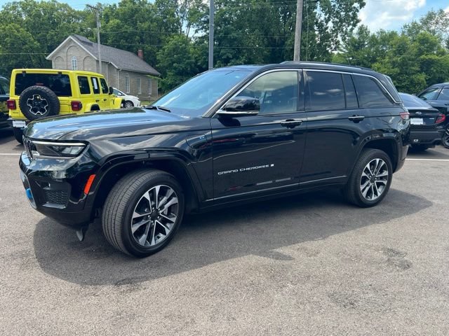 Used 2023 Jeep Grand Cherokee Overland w/ Luxury Tech Group IV AWD/4WD image 35