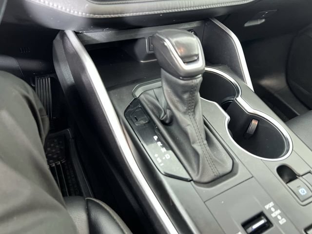 Used 2022 Toyota Highlander XLE AWD/4WD image 16