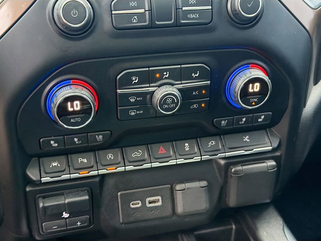 Used 2019 Chevrolet Silverado 1500 High Country w/ Technology Package AWD/4WD image 33