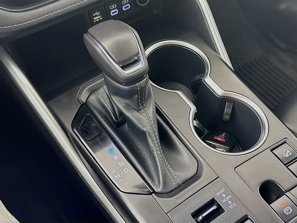 Used 2023 Toyota Highlander XLE image 19