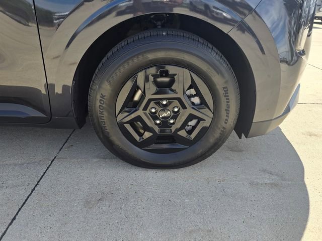 Used 2025 Kia Carnival FWD image 18