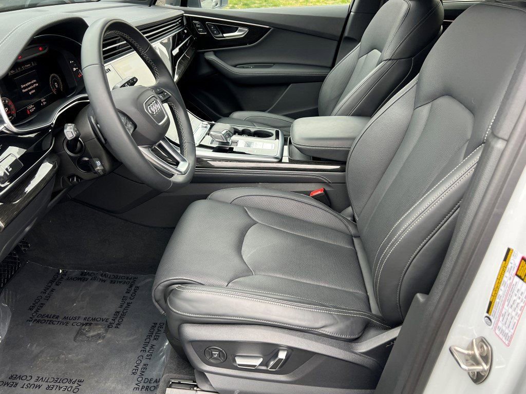 Used 2025 Audi Q7 3.0T Prestige w/ Prestige Package image 24
