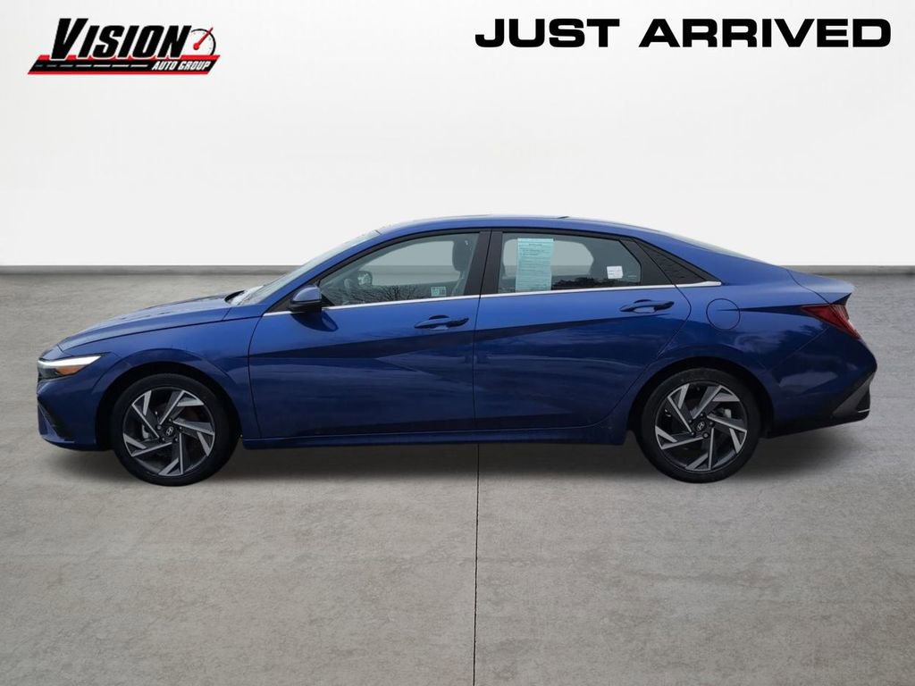Used 2025 Hyundai Elantra Limited image 8