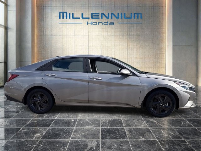 Used 2023 Hyundai Elantra SEL FWD image 6