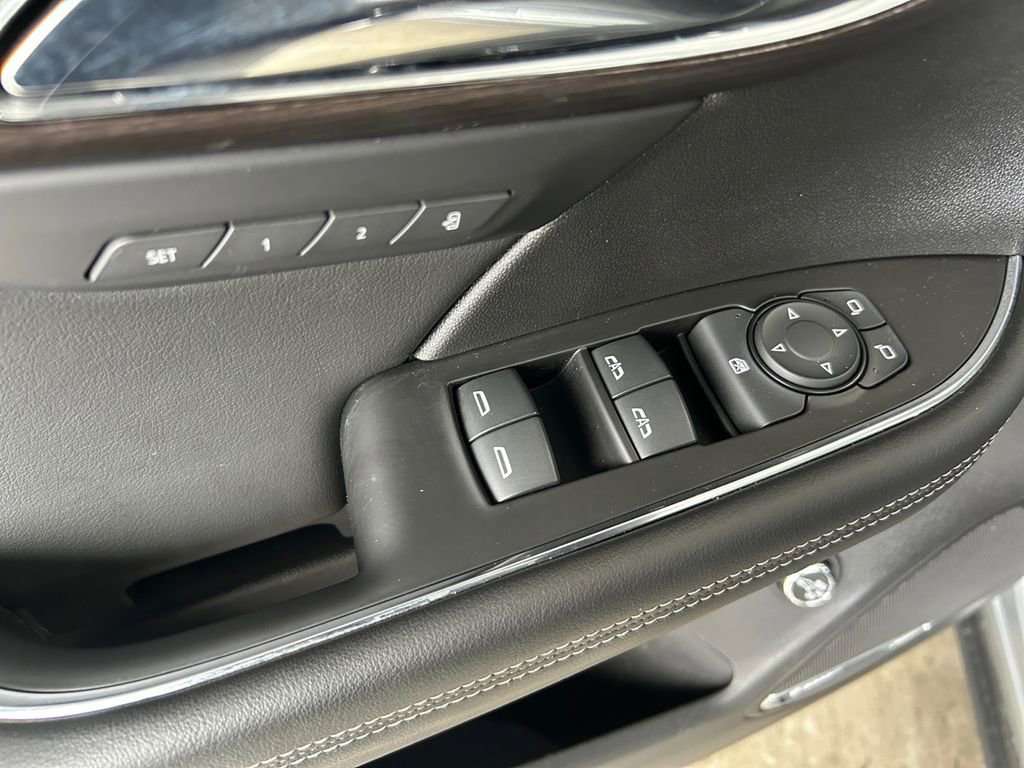 Used 2023 Buick Envision Avenir image 23