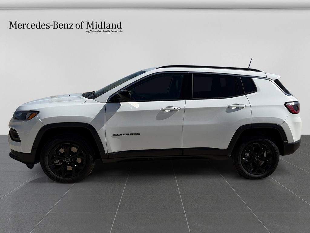 Used 2025 Jeep Compass Latitude image 4