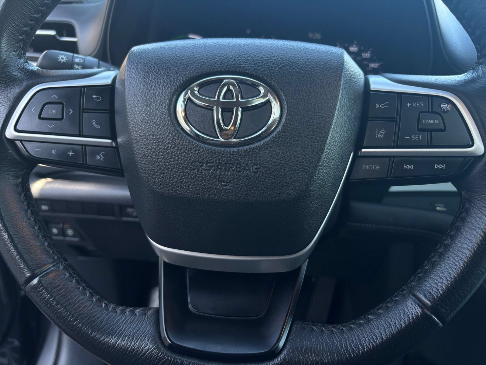 Used 2025 Toyota Sienna XLE FWD image 29