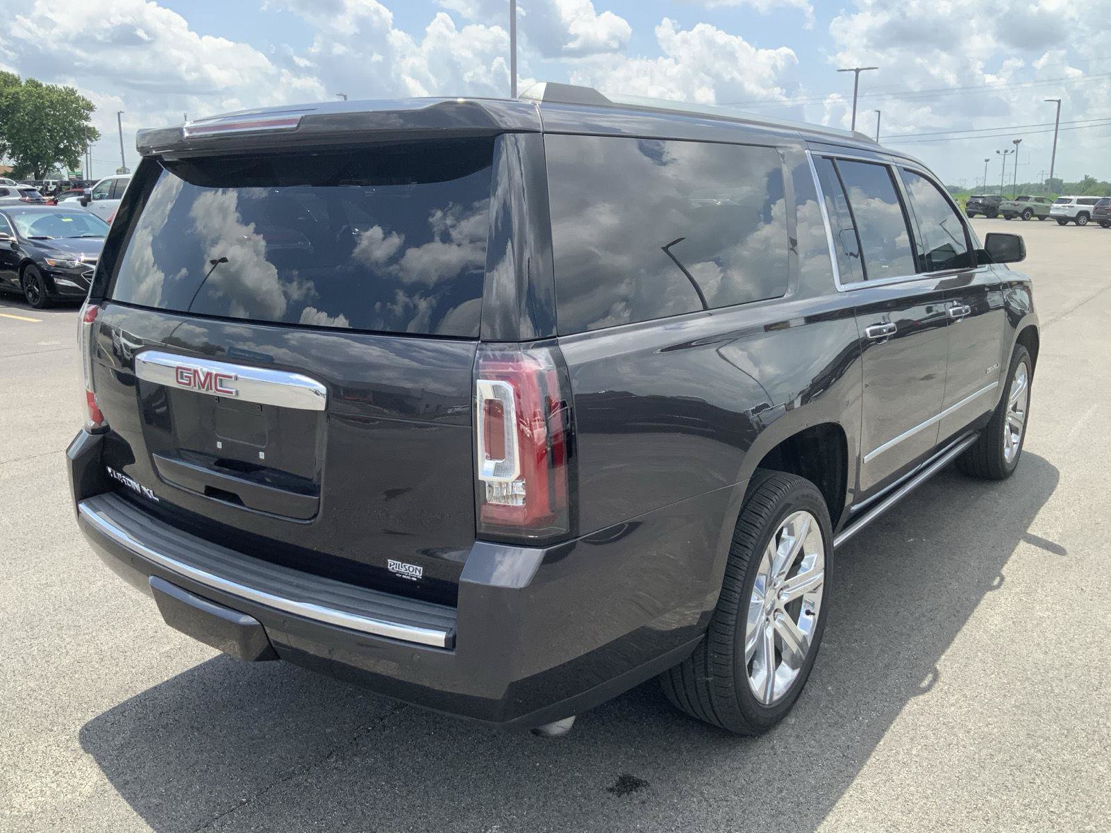 Used 2018 GMC Yukon XL Denali w/ Denali Ultimate Package AWD/4WD image 14
