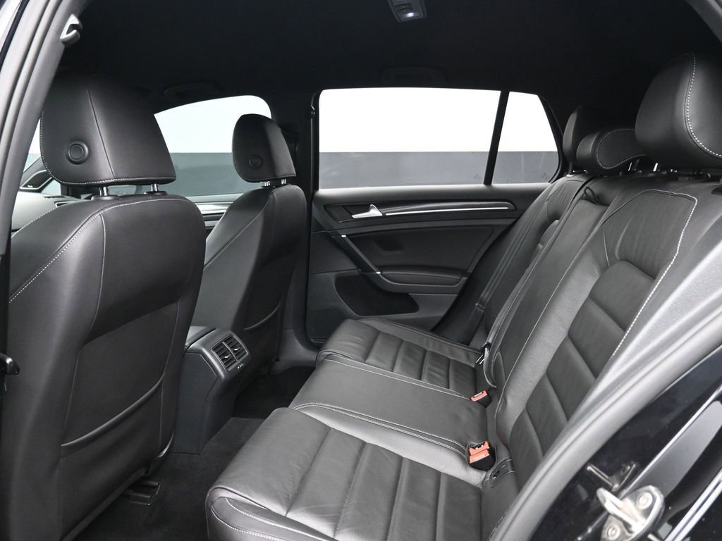 Used 2016 Volkswagen Golf R 4-Door image 20