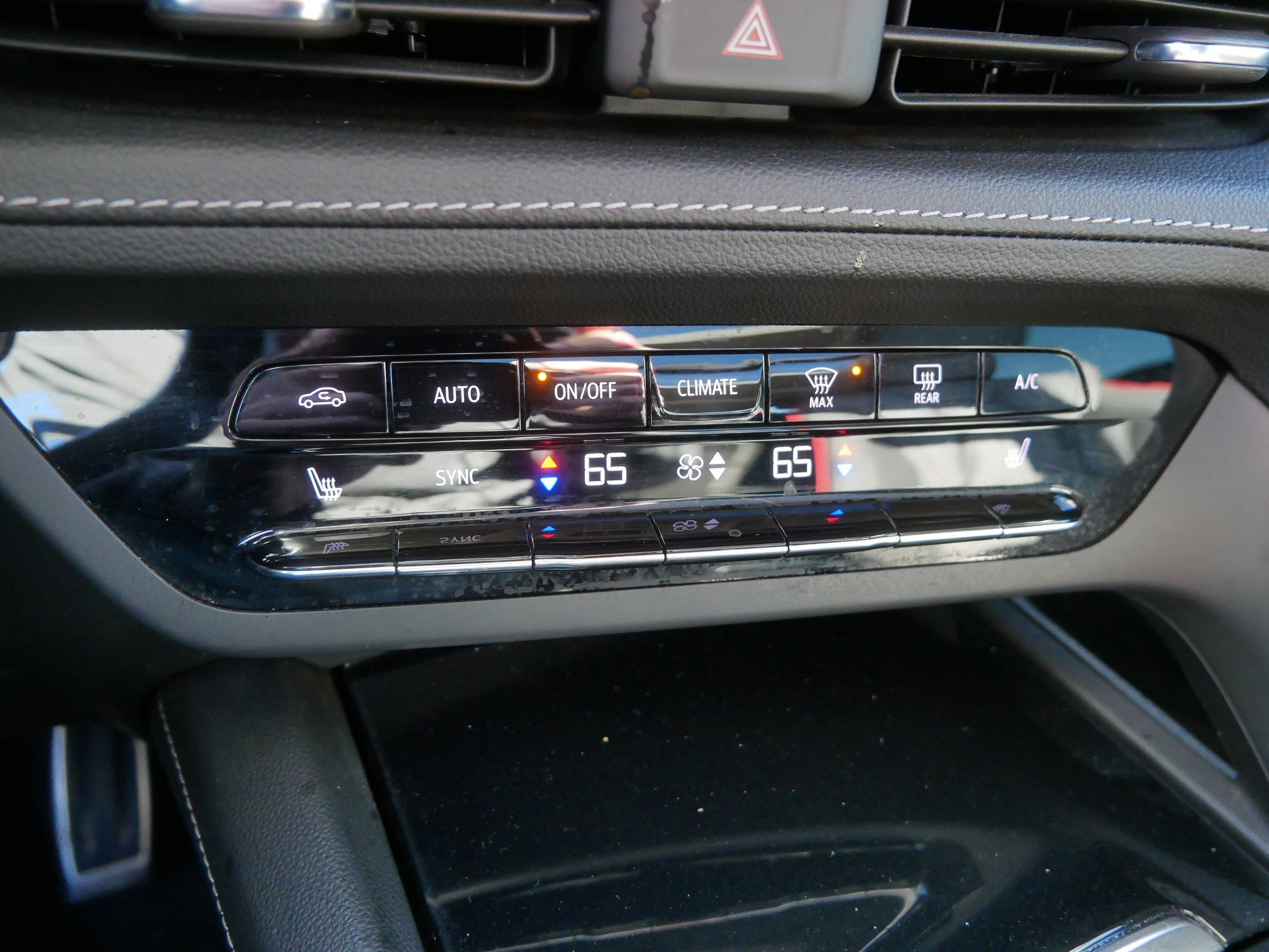 Used 2022 Buick Envision Essence w/ Technology Package I AWD/4WD image 31