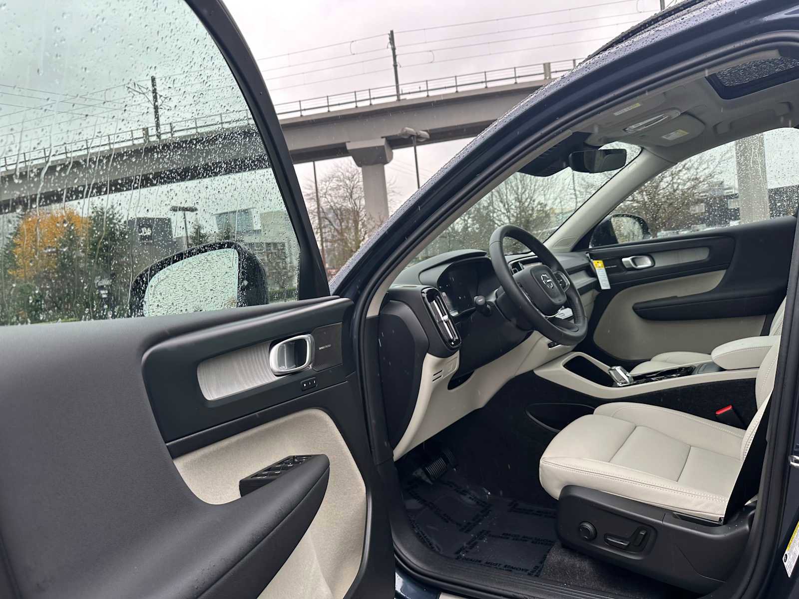 New 2026 Volvo XC40 B5 Ultra w/ Climate Package image 20