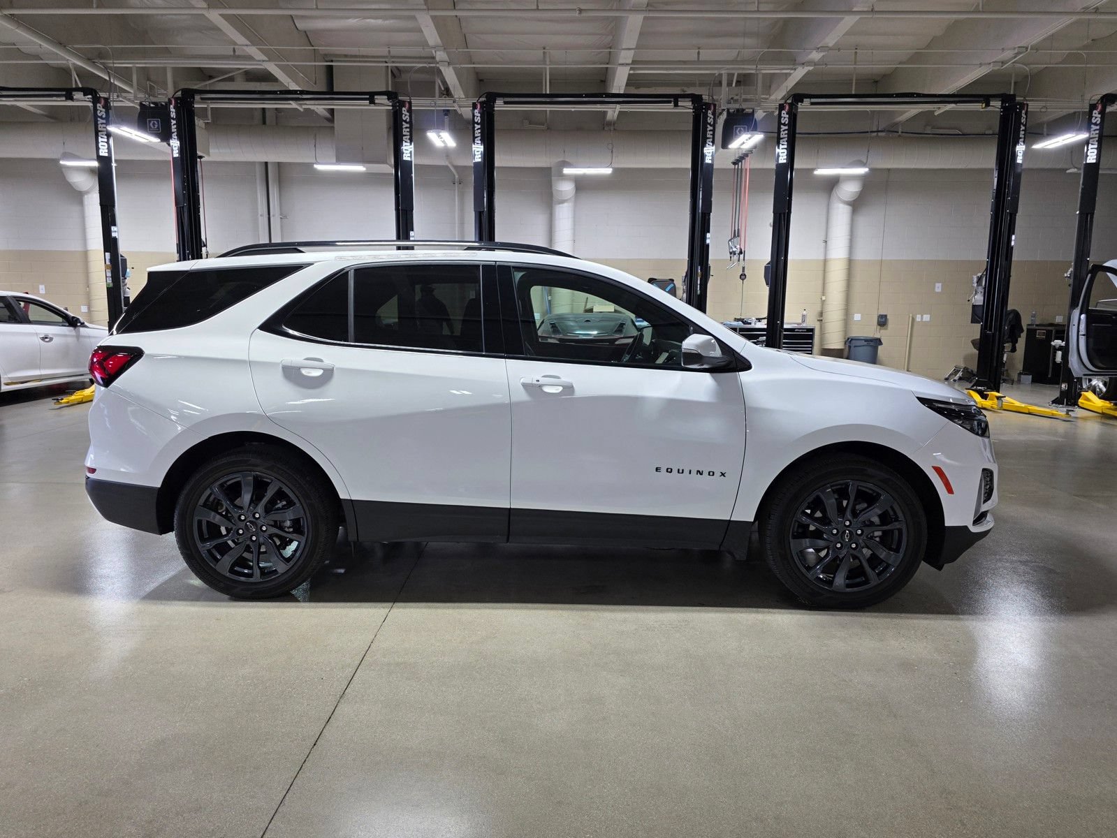 Used 2024 Chevrolet Equinox RS w/ RS Leather Package FWD image 8