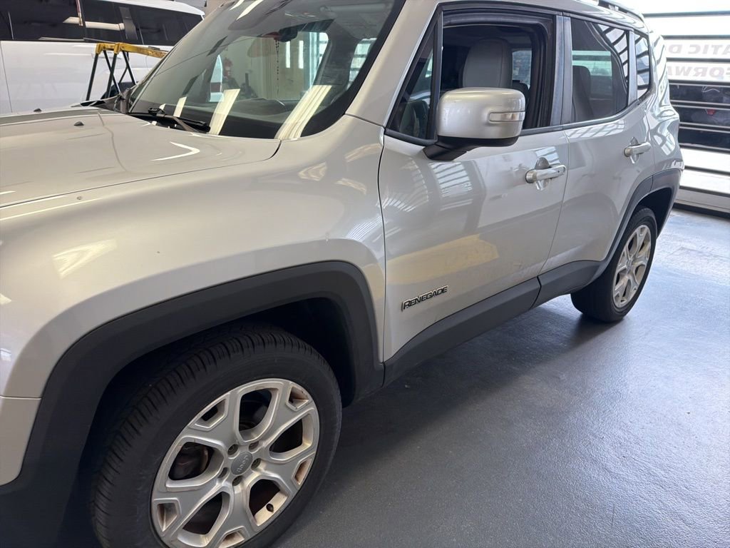 Used 2015 Jeep Renegade Limited image 8