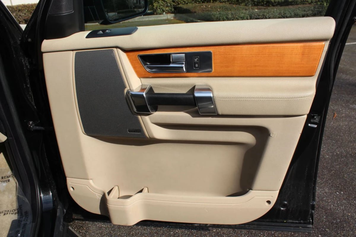 Used 2010 Land Rover LR4 HSE AWD/4WD image 32