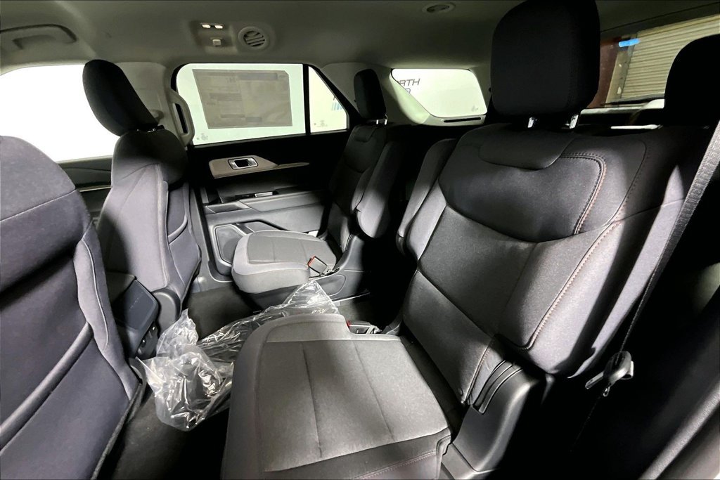 New 2026 Ford Explorer Active RWD image 10