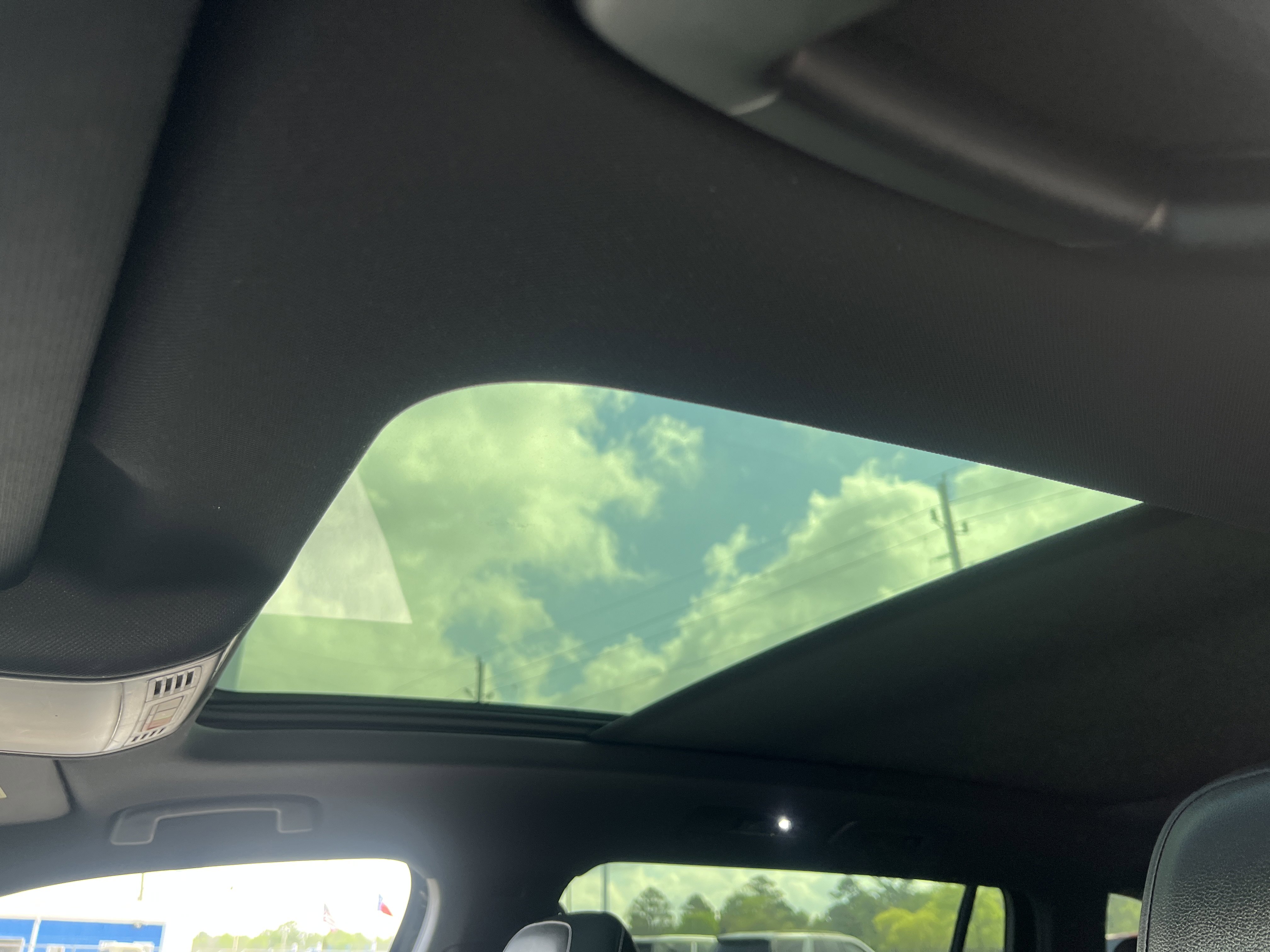 Used 2024 Volkswagen Tiguan SE R-Line image 30