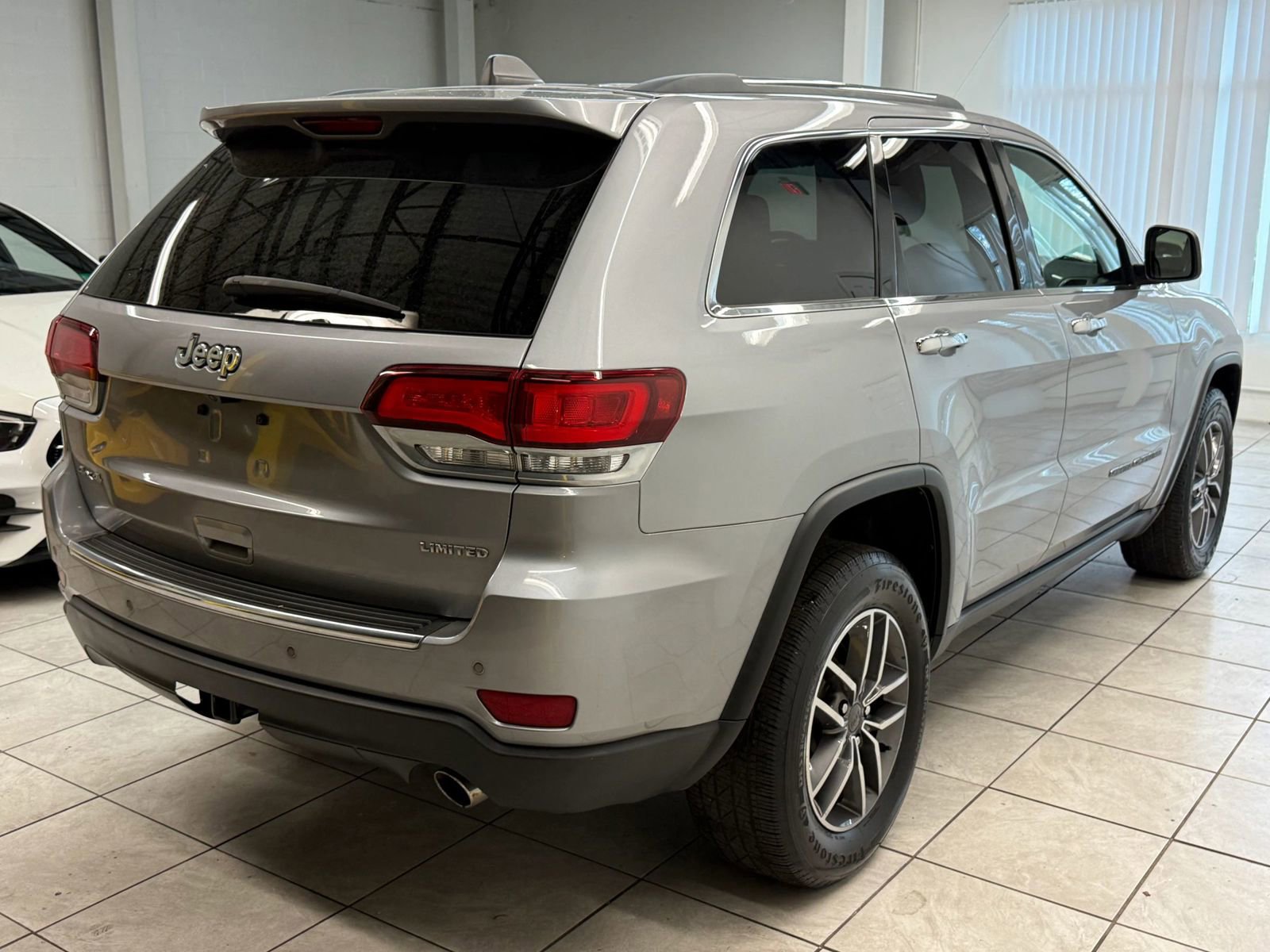 Used 2020 Jeep Grand Cherokee Limited AWD/4WD image 9