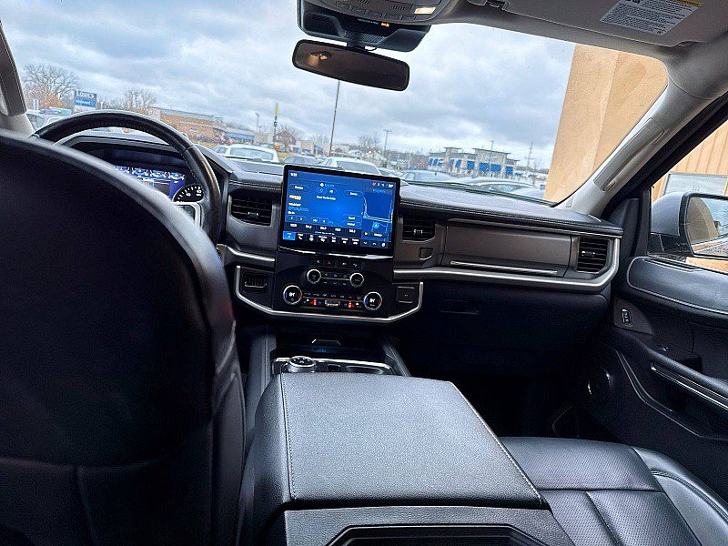 Used 2023 Ford Expedition XLT image 10