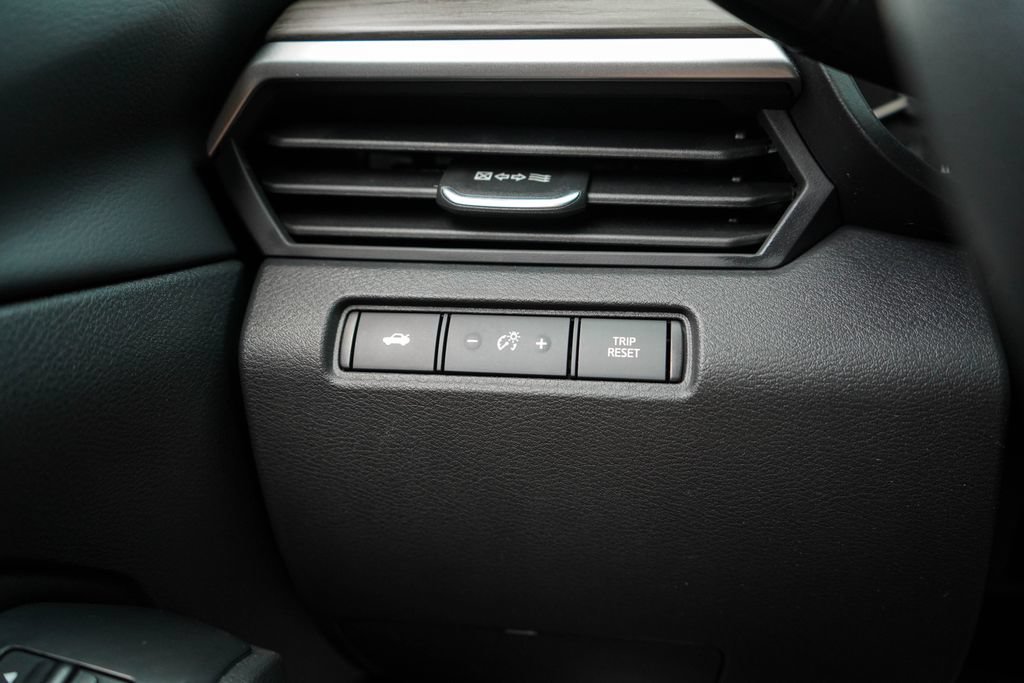 Used 2025 Nissan Altima 2.5 SV FWD image 30