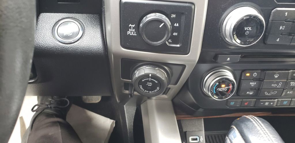 Used 2019 Ford F150 Lariat w/ Equipment Group 502A Luxury AWD/4WD image 18