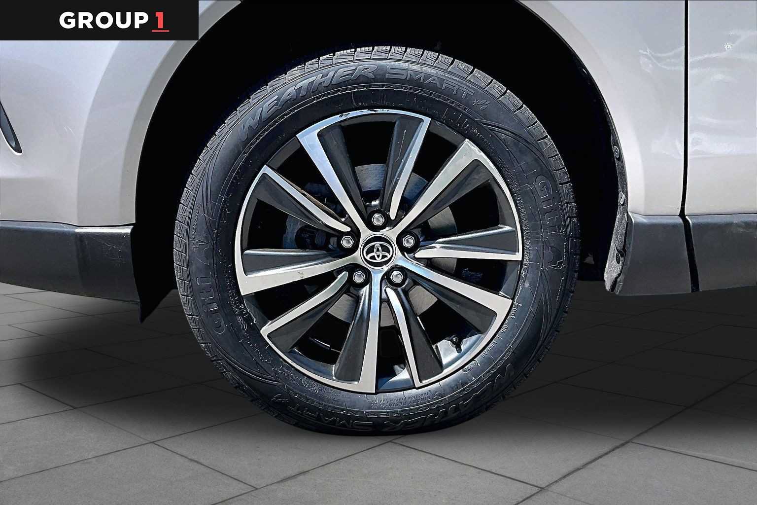 Used 2023 Toyota Venza LE AWD/4WD image 10
