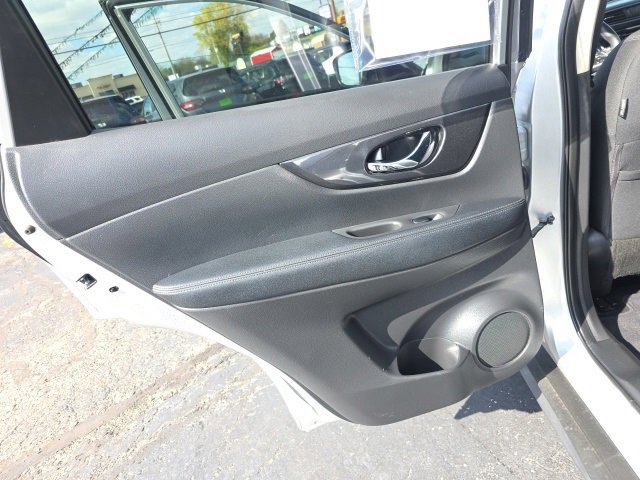 Used 2019 Nissan Rogue SV image 33