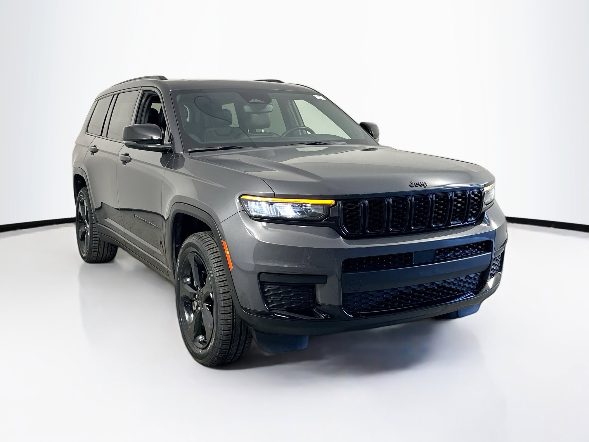 Used 2022 Jeep Grand Cherokee L Altitude image 3