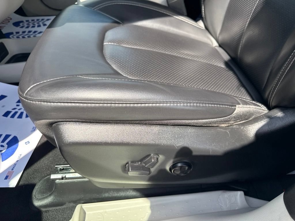 Certified 2023 Chrysler Pacifica Touring-L FWD image 17