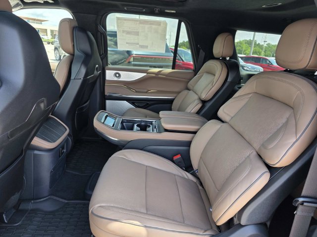 New 2026 Lincoln Navigator L Black Label AWD/4WD image 8