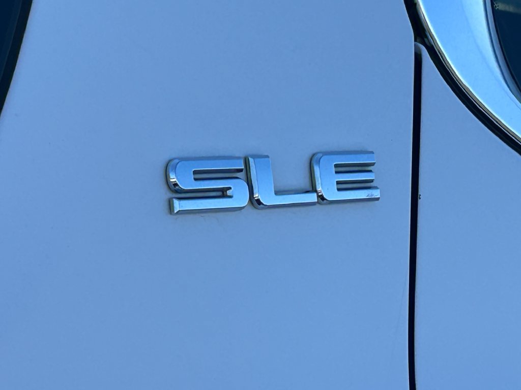 Used 2019 GMC Acadia SLE w/ Driver Alert Package I FWD image 4