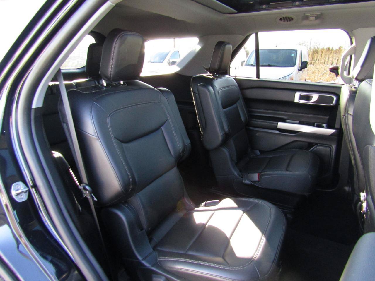 Used 2022 Ford Explorer XLT w/ Equipment Group 202A AWD/4WD image 29