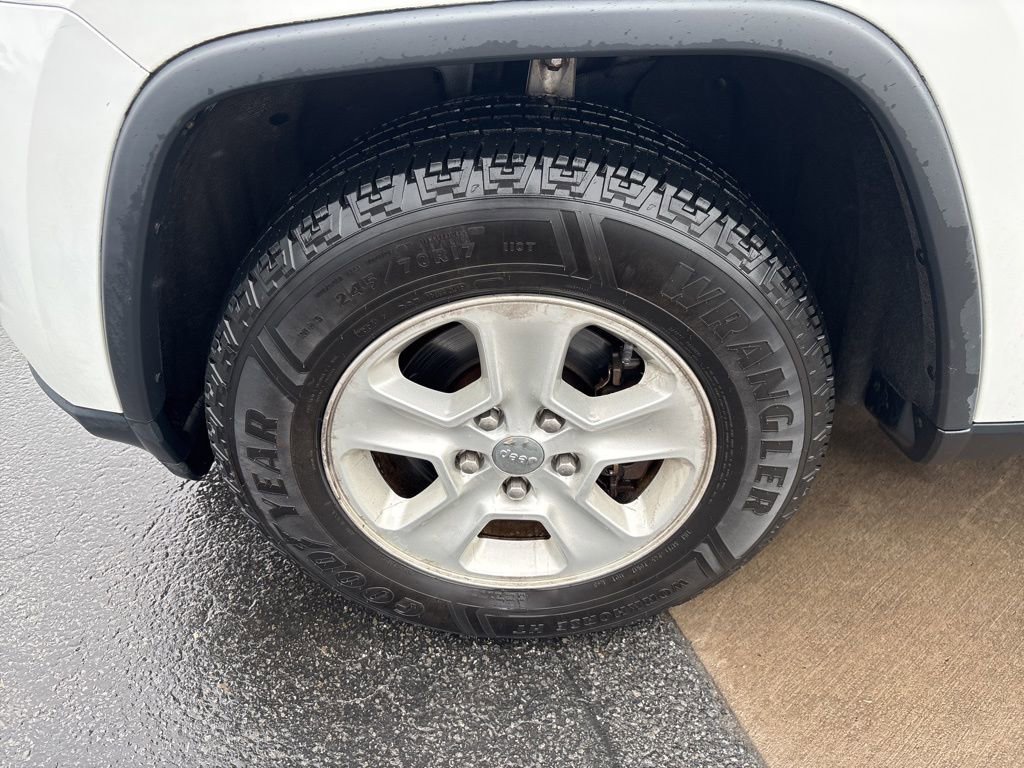 Used 2017 Jeep Grand Cherokee Laredo w/ Quick Order Package 23E image 10