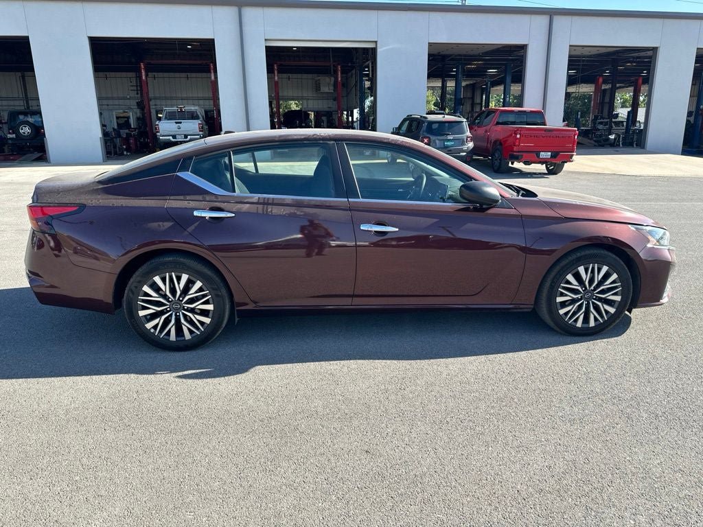 Used 2024 Nissan Altima 2.5 SV FWD image 4