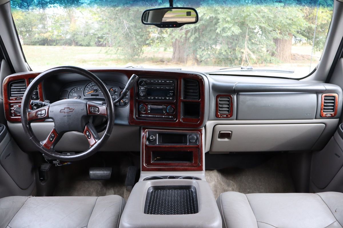 Used 2003 Chevrolet Suburban 2500 LT w/ LT Preferred Equipment Group image 17