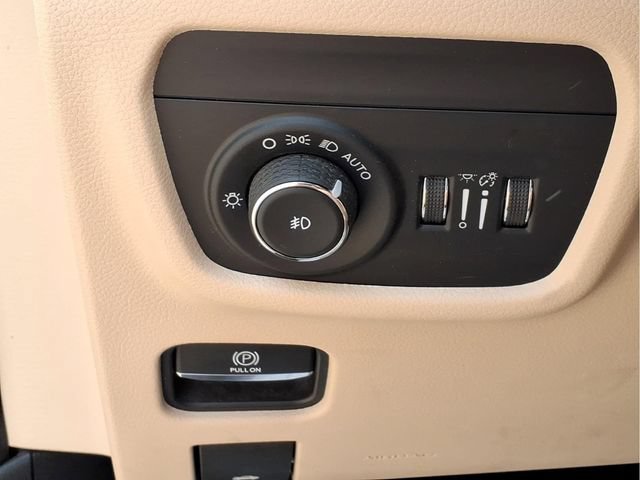 Used 2023 Jeep Grand Cherokee Limited AWD/4WD image 15