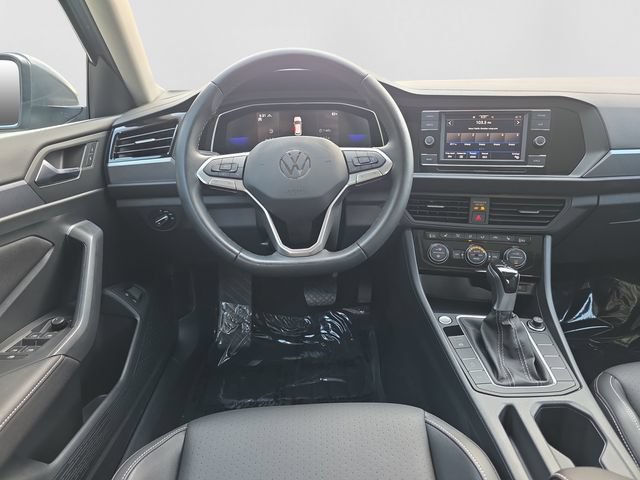 Certified 2023 Volkswagen Jetta SE w/ Panoramic Sunroof Package FWD image 21