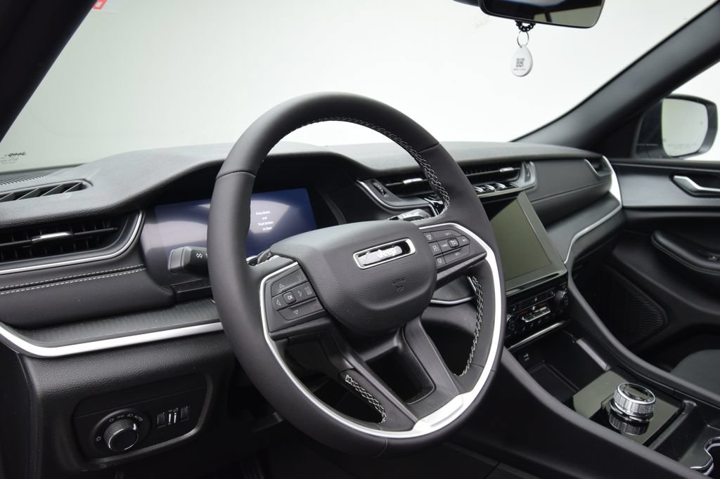 New 2026 Jeep Grand Cherokee Laredo X AWD/4WD image 33