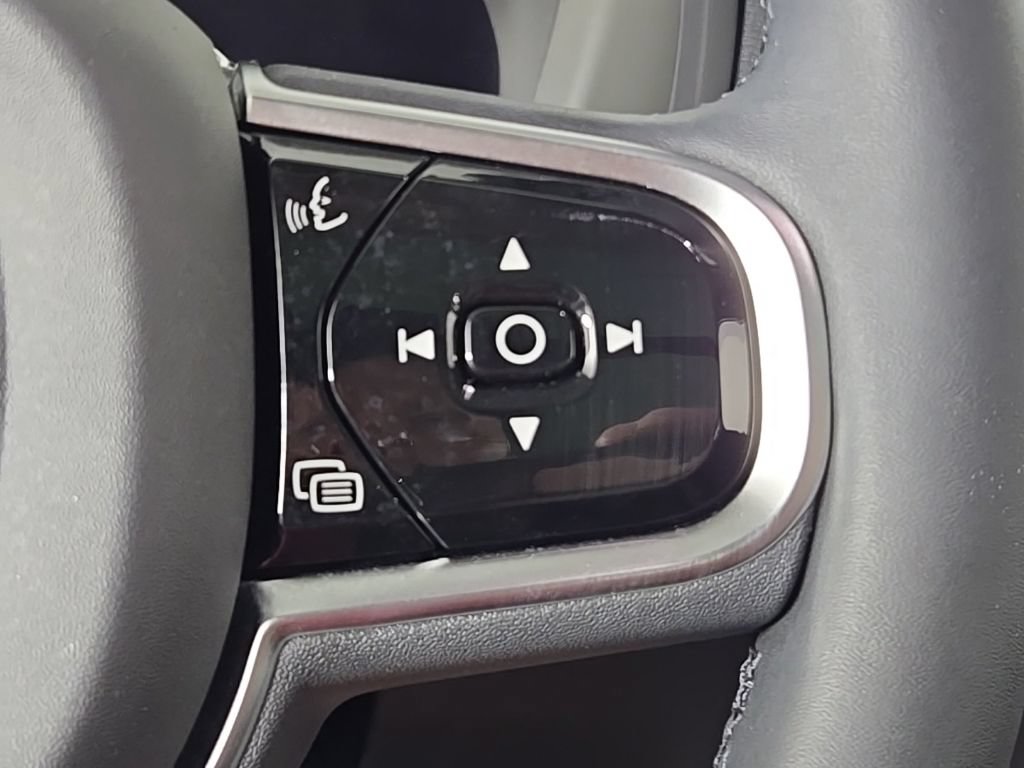 Certified 2023 Volvo XC90 B6 Plus w/ Protection Package Premier AWD/4WD image 32