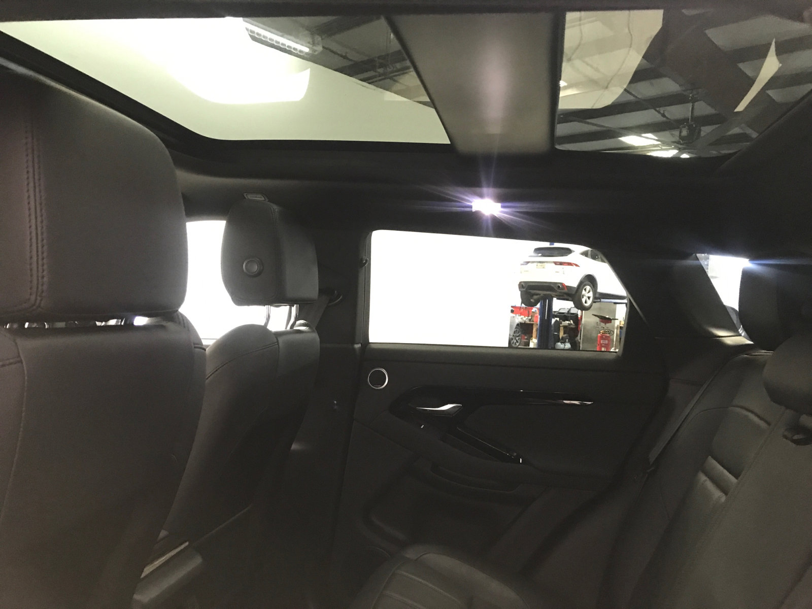 Used 2024 Land Rover Range Rover Evoque Dynamic SE AWD/4WD image 24