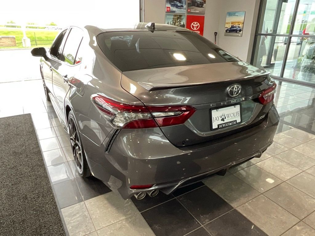 Used 2022 Toyota Camry XSE FWD image 5