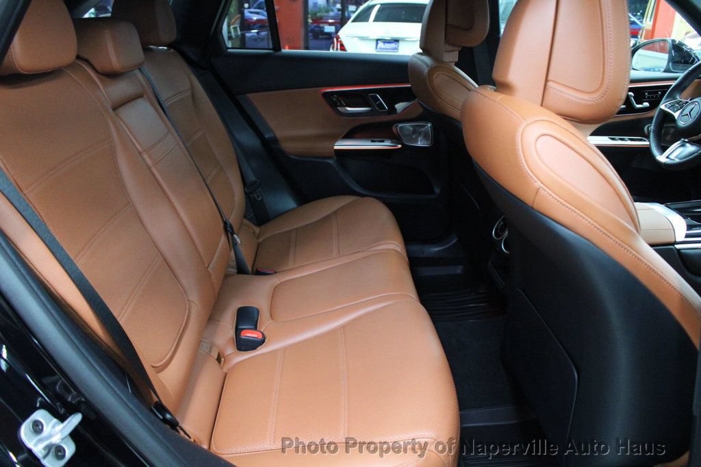 Used 2025 Mercedes-Benz GLC 300 4MATIC image 29