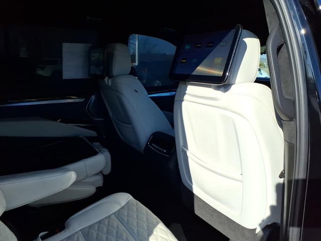 Used 2025 Cadillac Escalade Sport Platinum w/ LPO, ONYX Package image 22