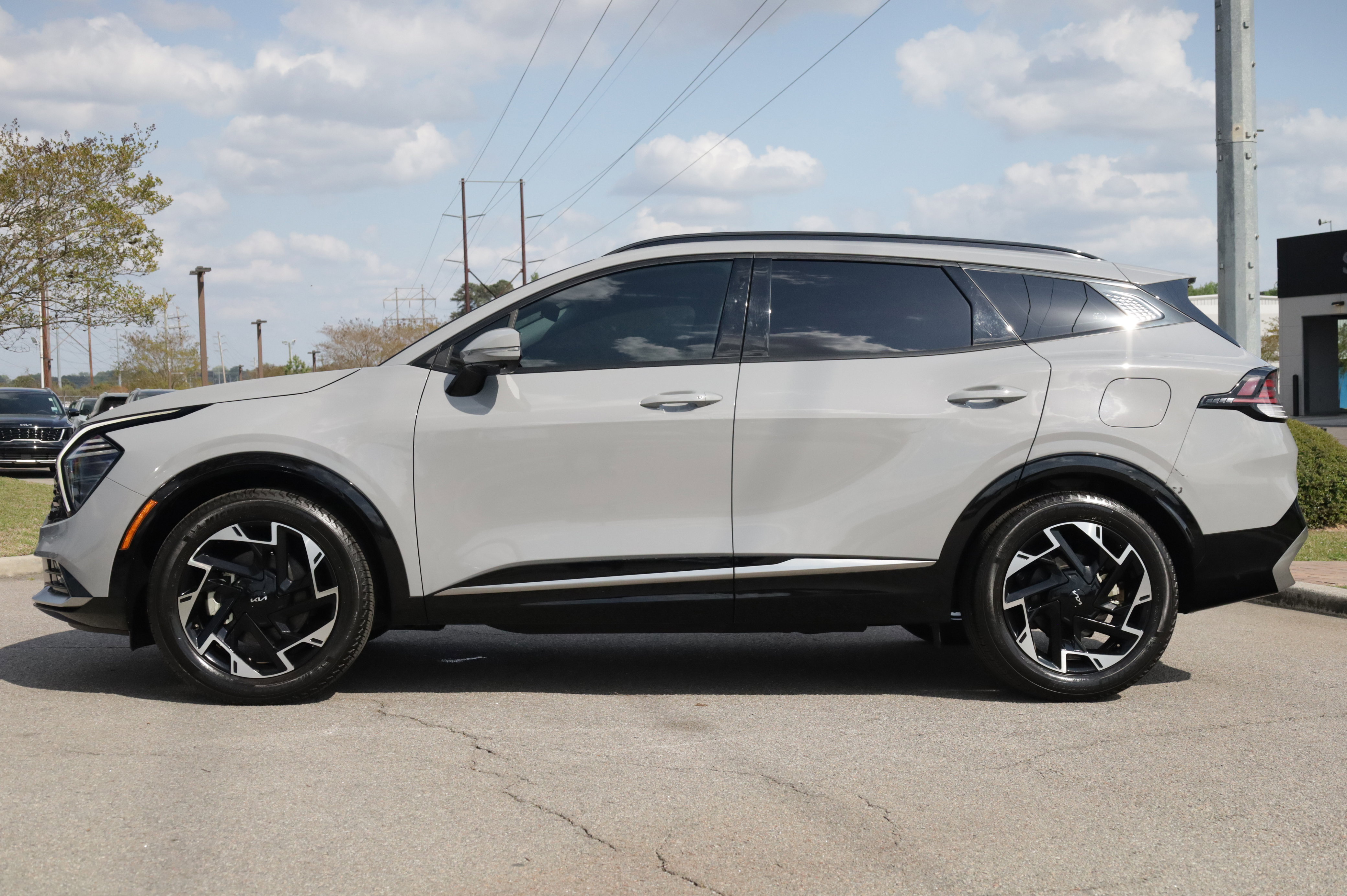 Used 2023 Kia Sportage SX FWD image 2