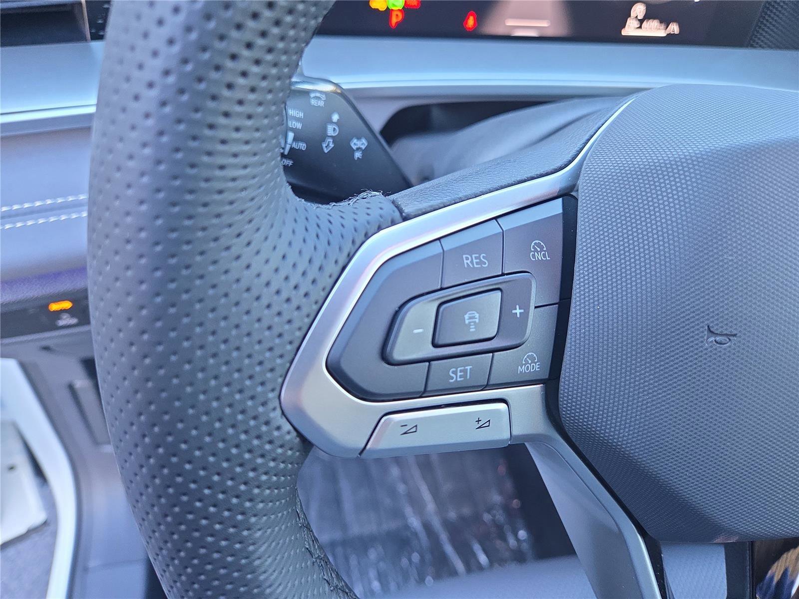 New 2025 Volkswagen Tiguan SE R-Line image 15