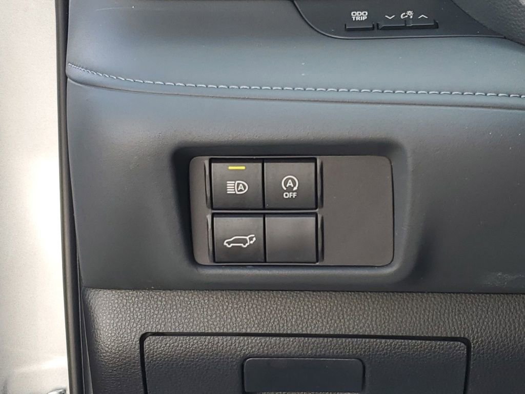 Used 2024 Toyota Highlander LE image 16